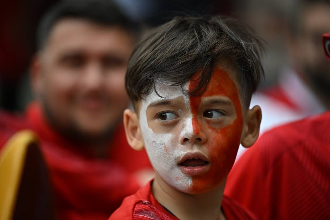 Türkiye-Gürcistan Maçı Öncesi Dortmund Sokakları Kırmızı-Beyaza Büründü 1